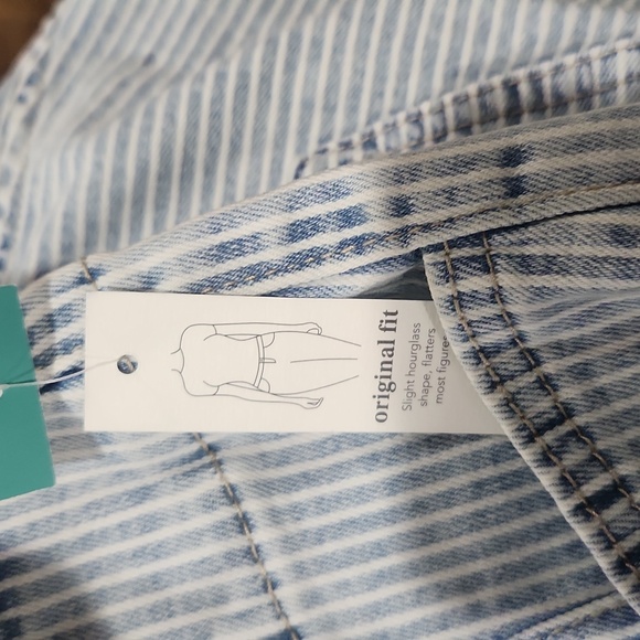 🆕️ m jeans by Maurices Striped Sculptress High Rise A Line 3.5 in Short - Picture 7 of 7